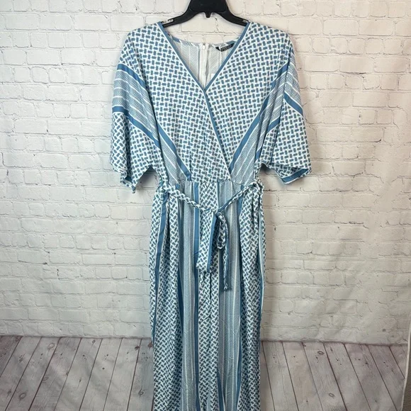 BloomChic Geometric Blue and White Jumpsuit Plus Size 3X - Picture 2 of 8